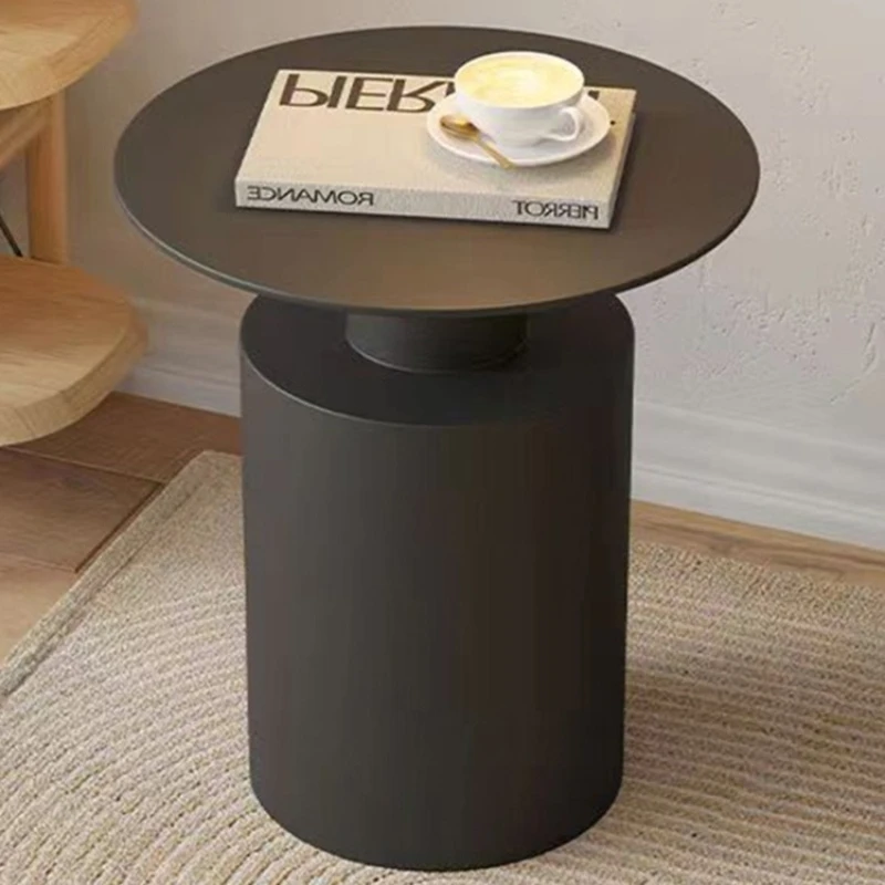 Luxuriöser Luxus-Sofatisch aus Metall, Schmiedeeisen, minimalistischer runder Tisch, kleiner Couchtisch, kreativer Schreibtisch Image