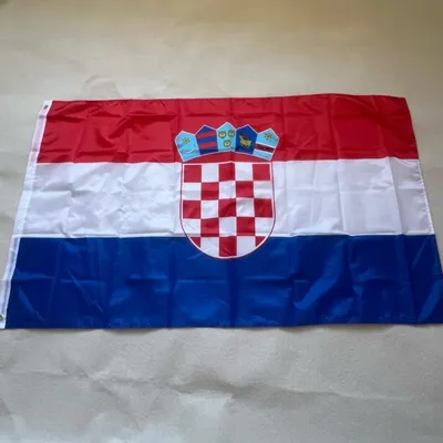 Kroatische Nationalflagge, 90 x 150 cm, hochwertiges Polyester, zum Aufhängen, HRV, Hrvatska Image