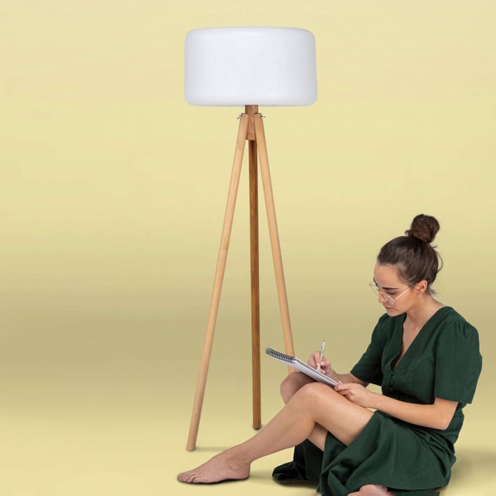 Newgarden Chloe LED-Stehleuchte Solar + Akku Chloe, dimmbar, Holz hell, Holz, Solarleuchten