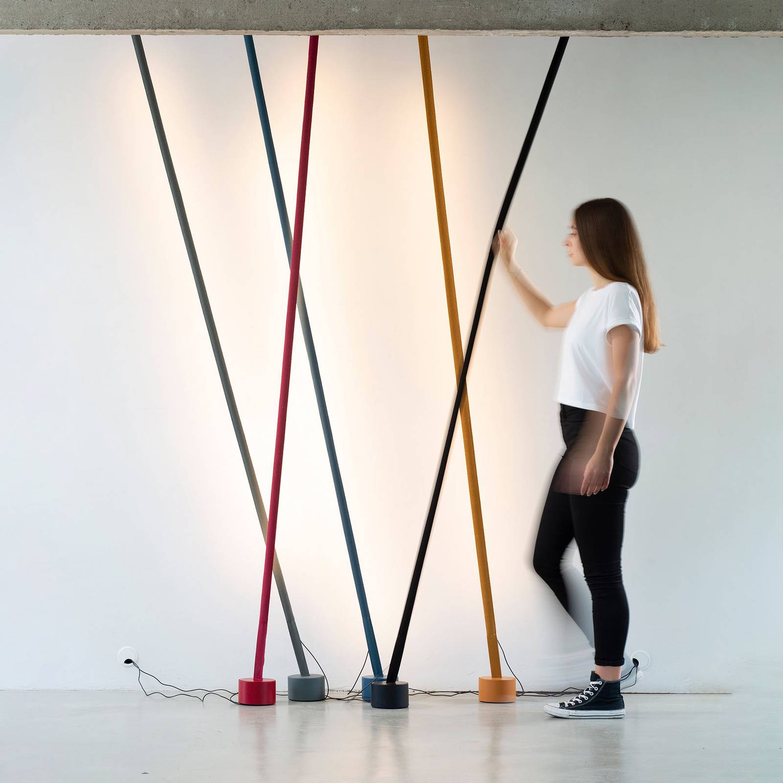 Martinelli Luce Design Stehlampe Elastica, dimmbar, blau, für Wohn- / Esszimmer, Textil / Stoff / Seide, Design, Stehlampe