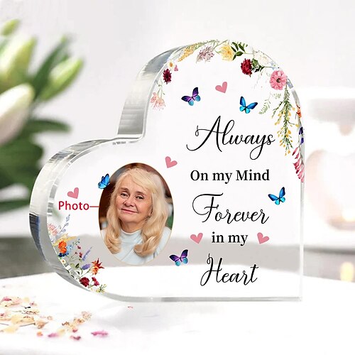 personalisierte herzförmige Acryltafel, individuelles Geschenk für Mama, einzigartiges Muttertagsgeschenk mit Foto, perfekte Schreibtisch- oder Regaldekoration, um Liebe und Dankbarkeit auszudrücken Image