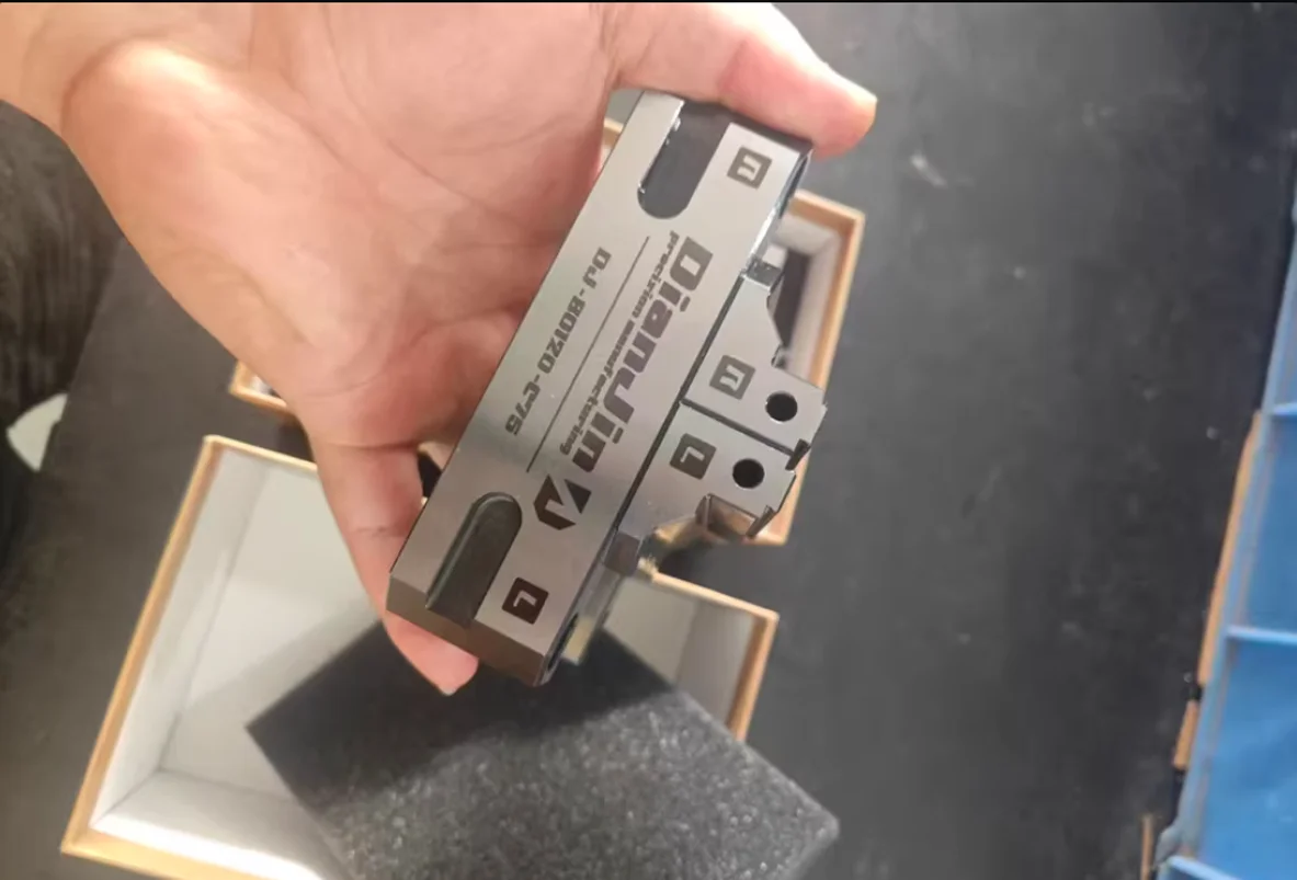 DJ-80120CRM CNC vierachsige fünfachsige Brückenplatte selbstzentrierende Schraubstockpräzision Image