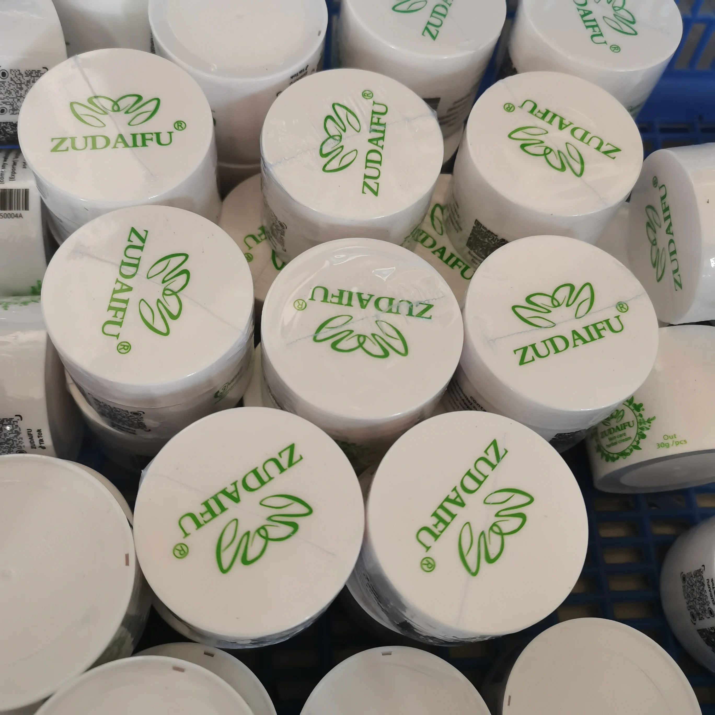 【Neues Datum】 4/12/24 Stück Zudaifu Herbal Feuchtigkeitscreme der dritten Generation, Hautpflegecreme, 30 g Image