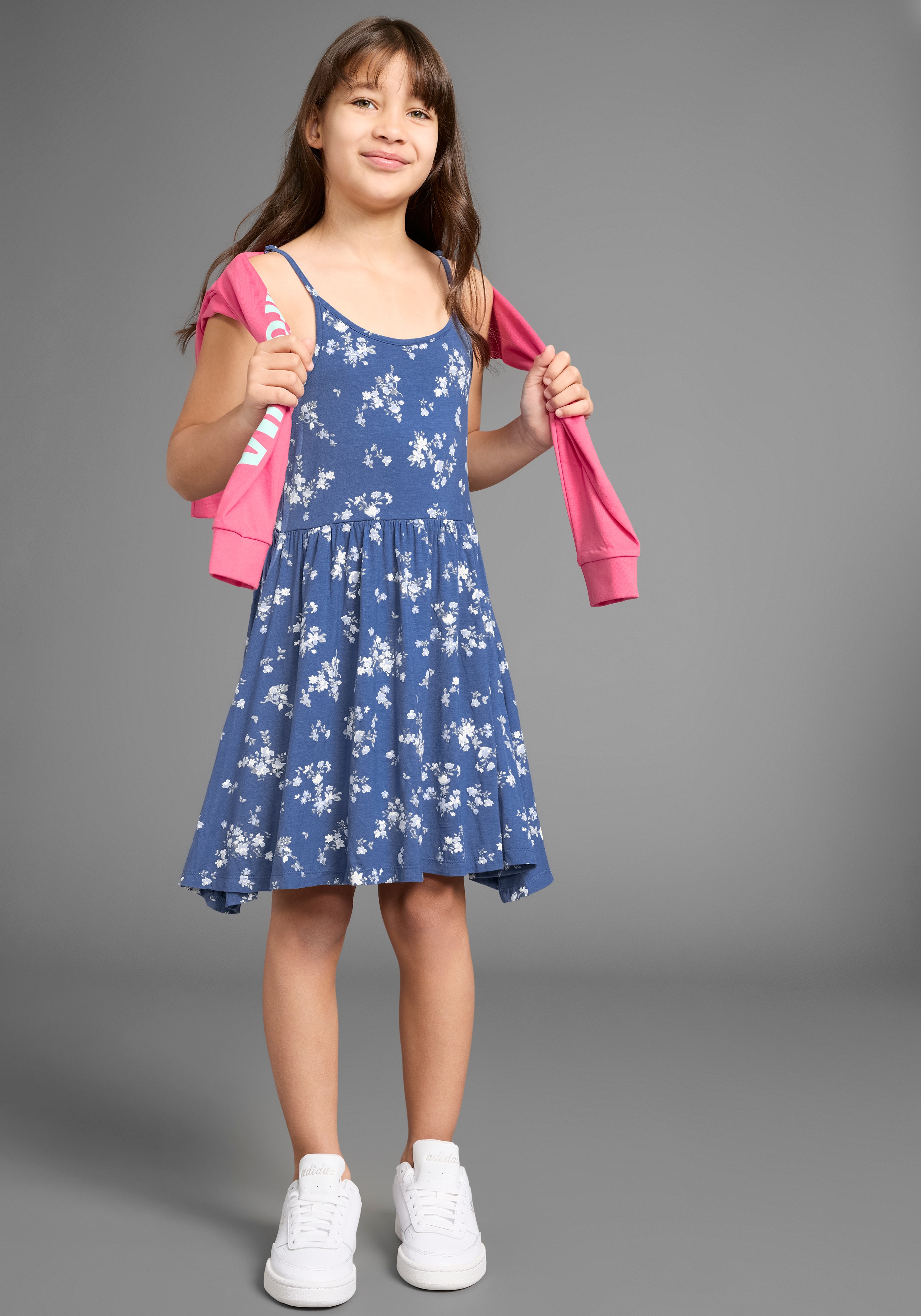 Jerseykleid KIDSWORLD "Trägerkleid, sommerlich mit verstellbaren Trägern", Mädchen, Gr. 176/182, N-Gr, blau (blau geblümt), Jersey, Obermaterial: 95% Viskose, 5% Elasthan, bedruckt, geblümt, figurumspielend ca. Mitte Oberschenkel, Rundhals, Kleider,... Image