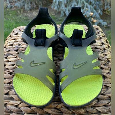 Nike Shoes | Kids Nike Play Swoosh Slip-On Rubber & Neoprene Water Sport Sandal Youth Size 2 | Color: Black/Gray | Size: 2b