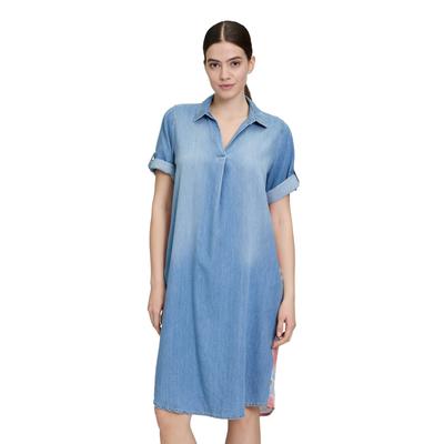 Jeanskleid CARTOON "Cartoon Jeanskleid mit Patches", Damen, Gr. 44, Normalgrößen, patch blau, rosé, Obermaterial: 50% Baumwolle, 40% Lyocell, 10% Modal., modisch, lässig geschnitten kurz, V-Ausschnitt, Kurzarm, Kleider, Patches Image