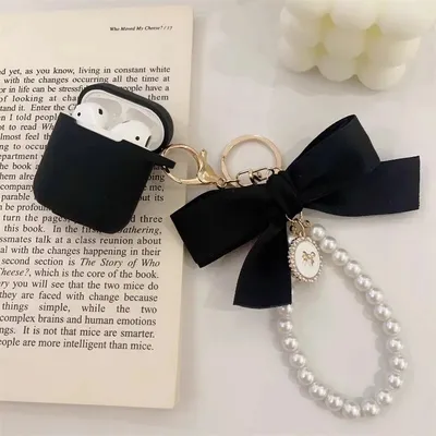 Niedliche schwarze Silikon-Kopfhörerhülle für Apple Airpods 1/2/3 Pro Bluetooth-Headset-Box mit süßem Vintage-Rosenperlen-Schlüsselanhänger Image