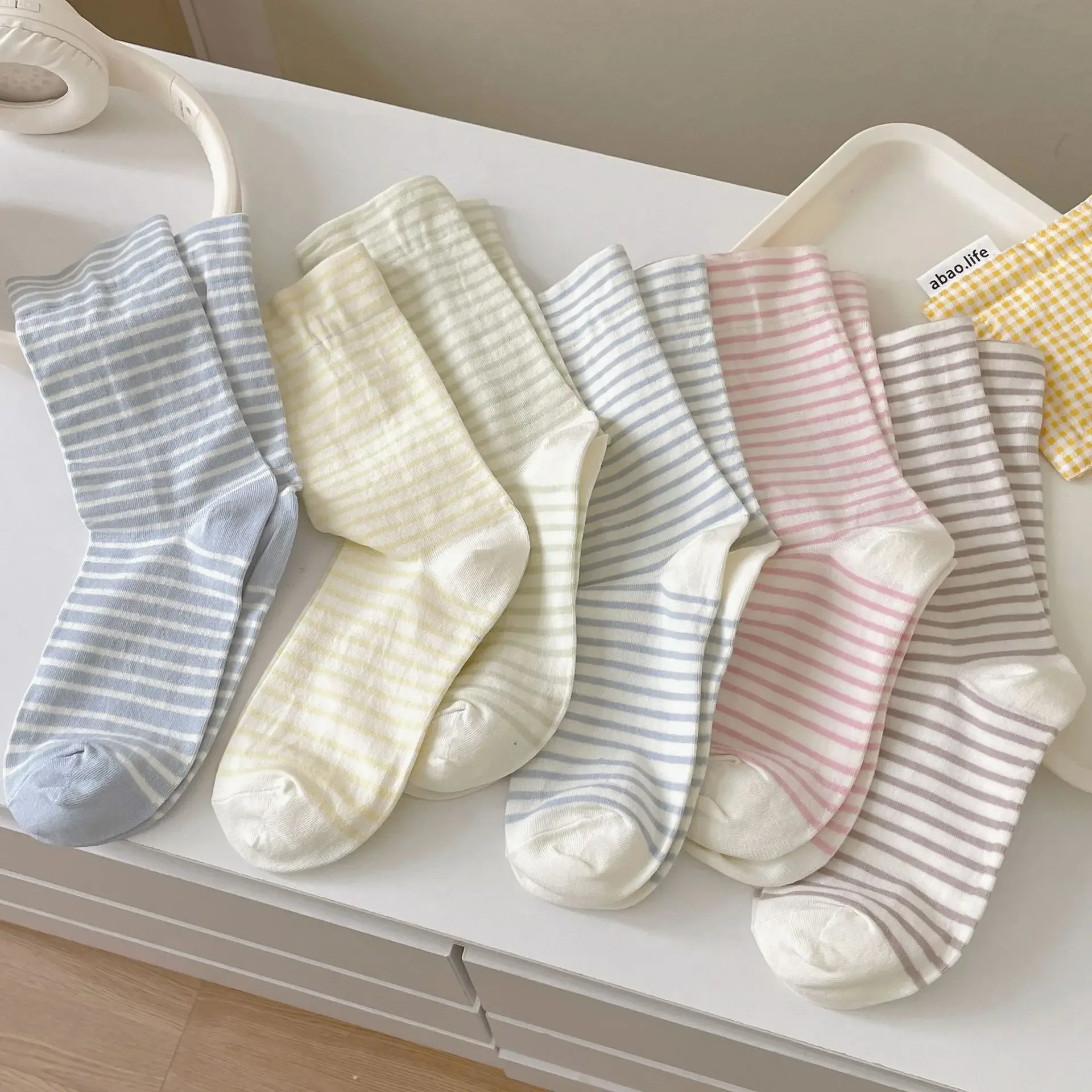 Casual Gestreiften Socken Frauen Koreanischen Stil Harajuku Streetwear Mittleren Rohr Socken Baumwolle Dünne Atmungsaktive Schule Mädchen Lange Socken Sox Image