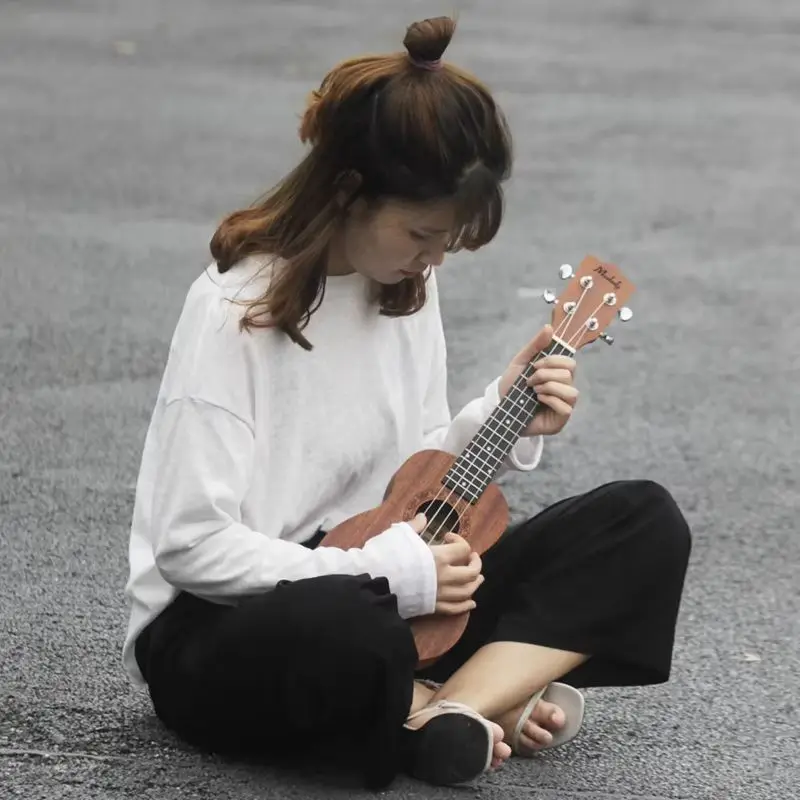 Muslady 21-Zoll-Ukulele, hochwertiges Massivholz, handgefertigt, gezupftes Musikinstrument, Ukulele, Anfänger-Übungs-Performance-Ukulele Image