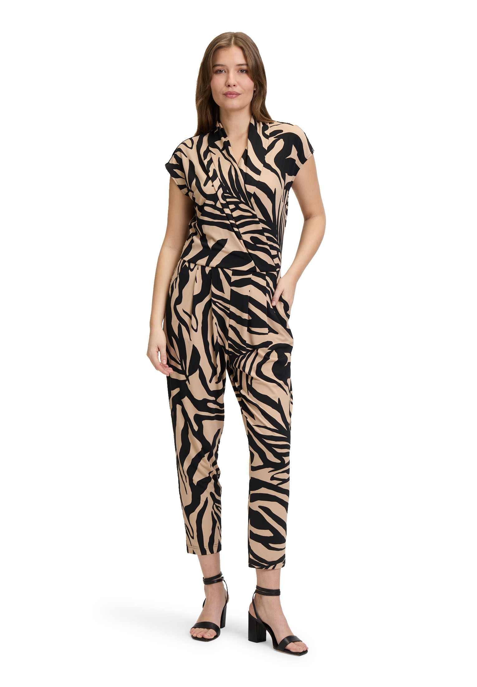 Overall BETTY BARCLAY "Damen mit Eingrifftaschen", Damen, Gr. 44, Normalgrößen, schwarz (schwarz, beige), Jersey, Obermaterial: 95% Polyester, 5% Elasthan, figurumspielend, Overalls Overall, Form
