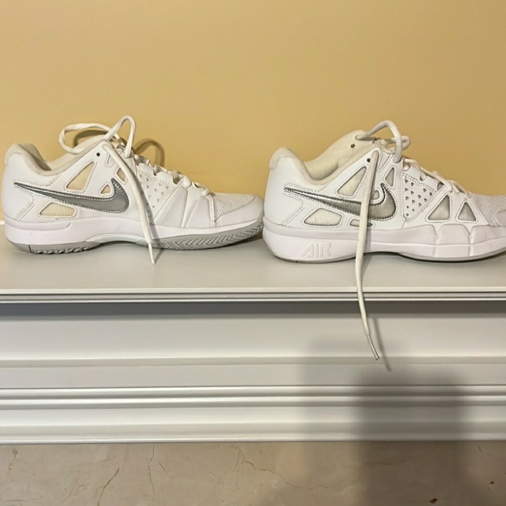 Nike Shoes | Euc Nike Women's Air Vapor Advantage Tennis Shoes (Size 7.5 M/White) | Color: Silver/White | Size: 7.5