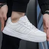 Lässige weiße Herren-Sneaker, große Größe, atmungsaktive Mikrofaser-Sneaker, trendige, vielseitige Sport-Board-Schuhe, große Größe 46, 47, 48, 49 50