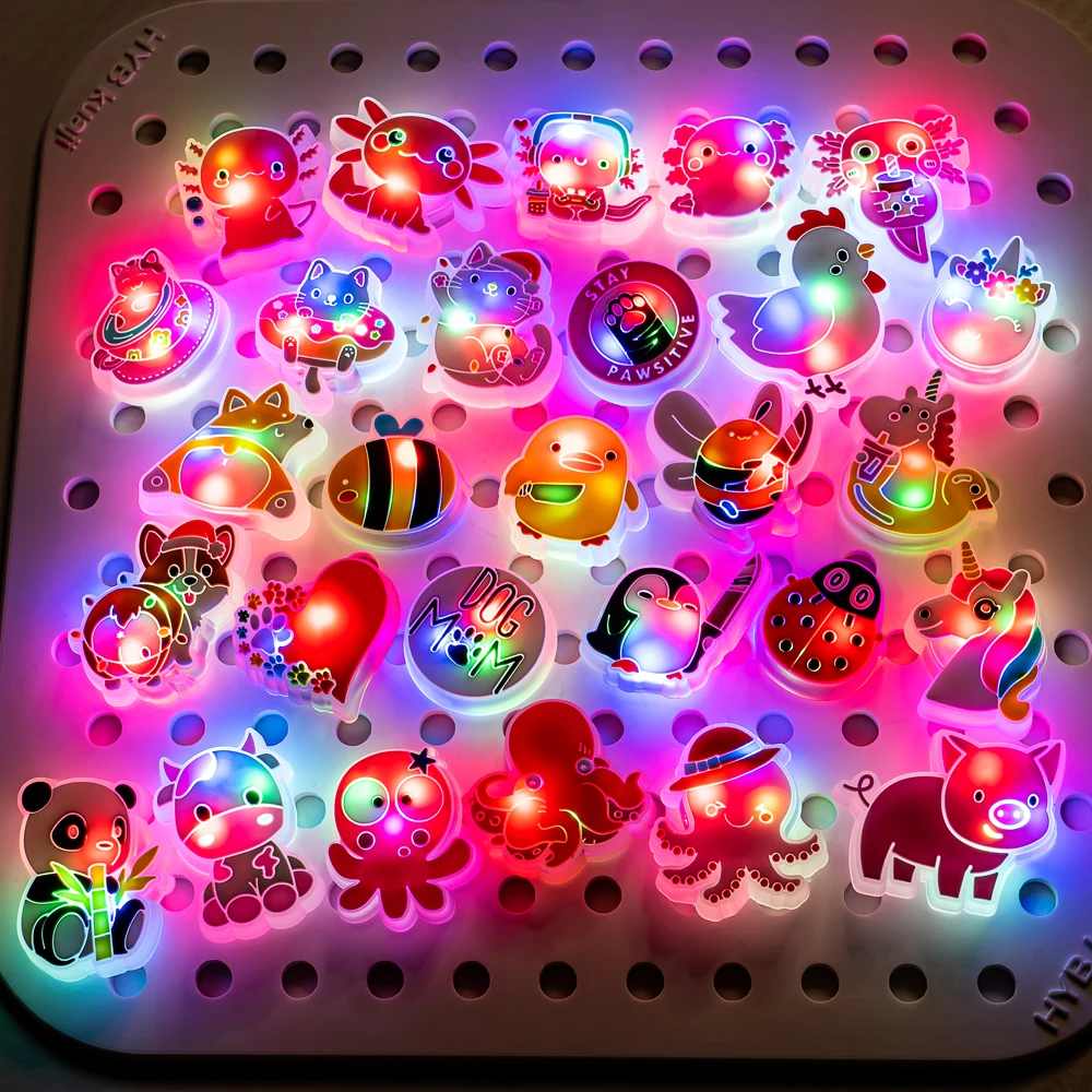 1 stücke LED Nette Tiere Schuhe Charms Lustige Ente Schwein Panda Katze Leuchtende Schuh Dekorationen Rosa Salamander Tintenfisch Clog Zubehör