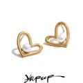 Yhpup Orecchini a bottone con perle finte alla moda, cuore cavo, amore, per le donne, eleganza, fascino in acciaio inossidabile, gioielli romantici