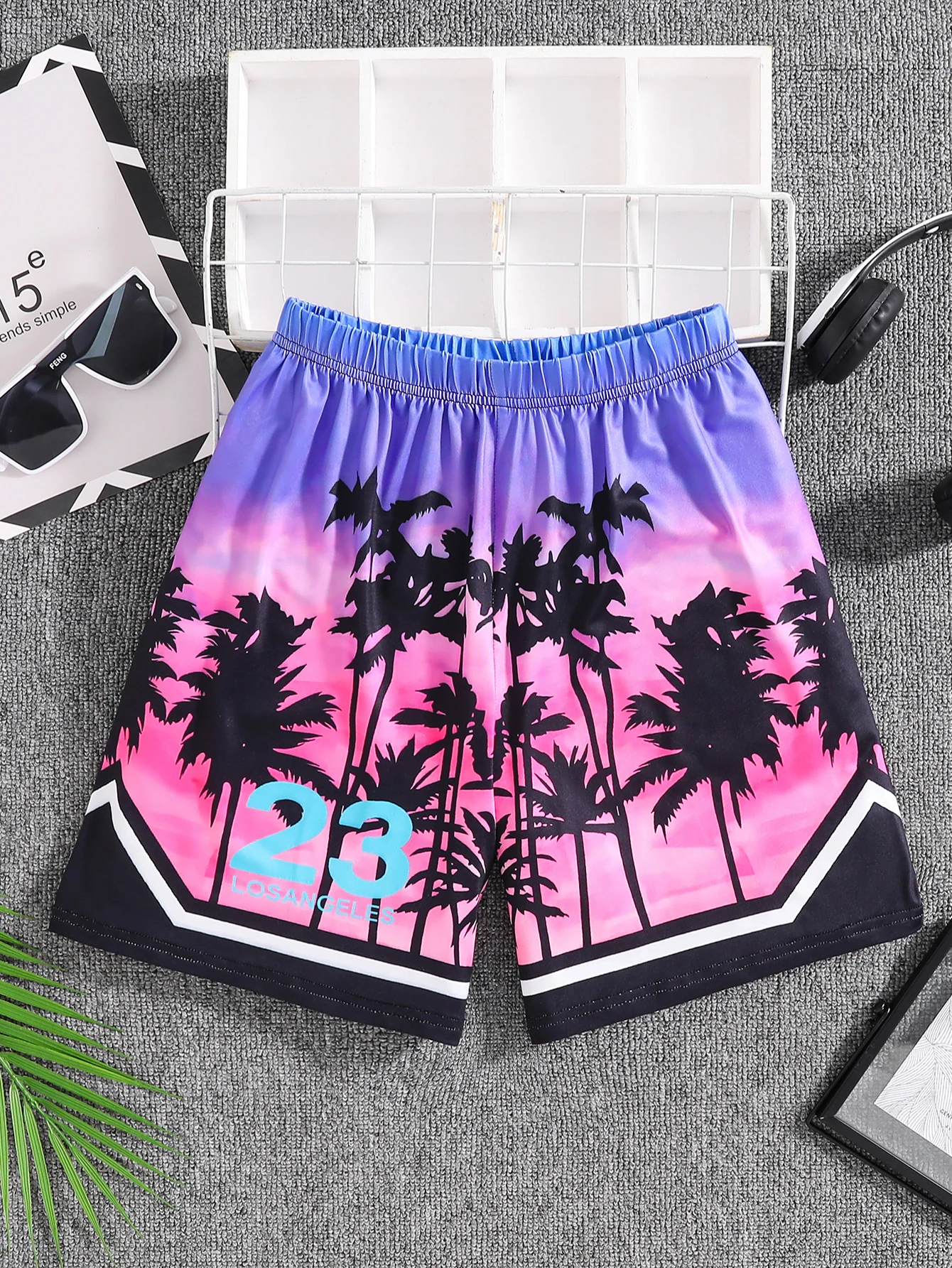 Verkaufsmodell zum direktionalen Öffnen und Heizen für Jungen und Mädchen Nr. Strandshorts mit 23-Blatt-Print, lässiger Urlaubsstil Image