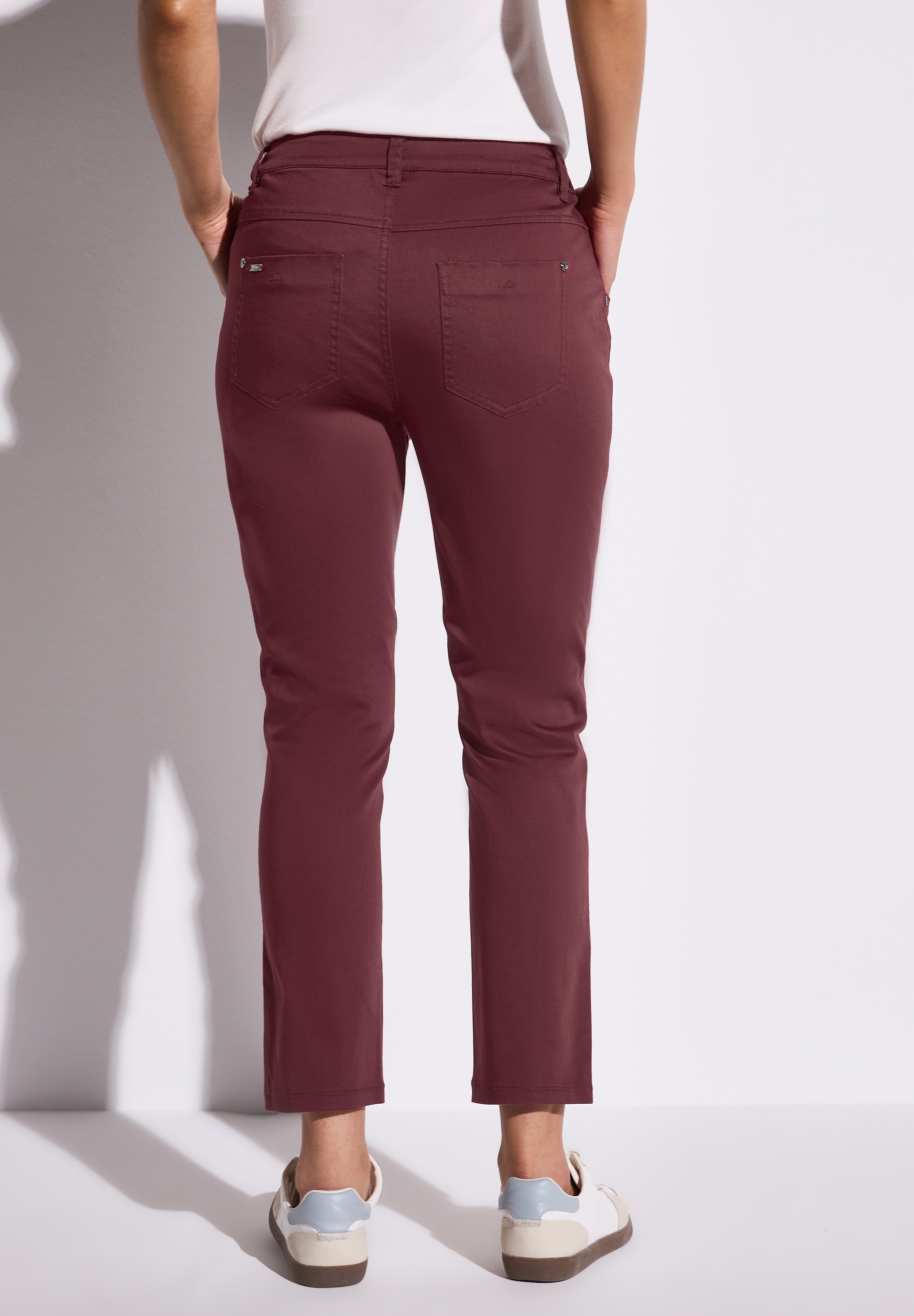 7/8-Hose STREET ONE, Damen, Gr. 42, Länge 26, rot (schwarz cherry rot), Web, 97% Baumwolle, 3% Elasthan, unifarben mit Farbeinsatz, comfort fit 7/8-Länge, Hosen 7/8-Hose, 4-Pocket Style