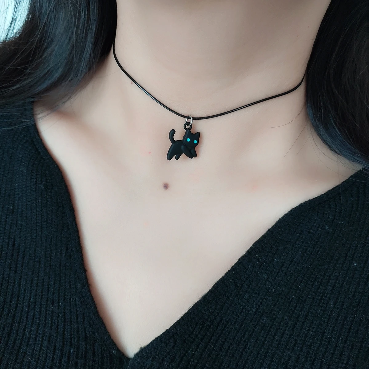 Dolce lega fredda Collare girocollo con ciondolo gattino nero Collana girocollo Accessori Accessorio per donna