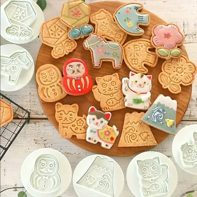 Japanese Style Dharma Cookie Cutter Nordic Rural Flower Horse Bird Biscuit Stamp Pastry Icing Cookie
