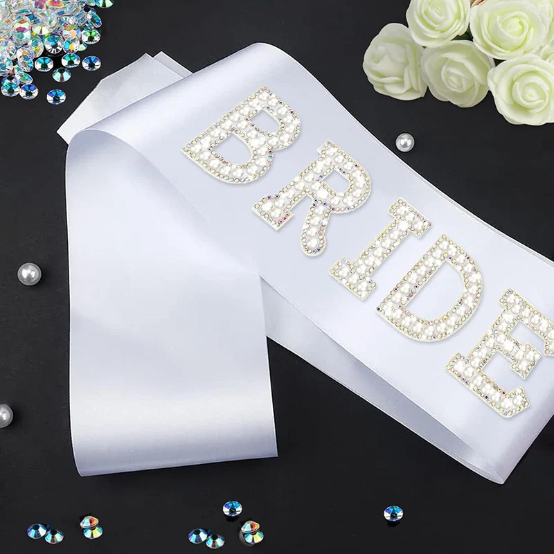 1pc Glitter Perle Braut Schärpe Braut Satin Schulter Gurt Dekor Weiß Bachelorette Requisiten Hochzeit Party Gefälligkeiten Liefert Image