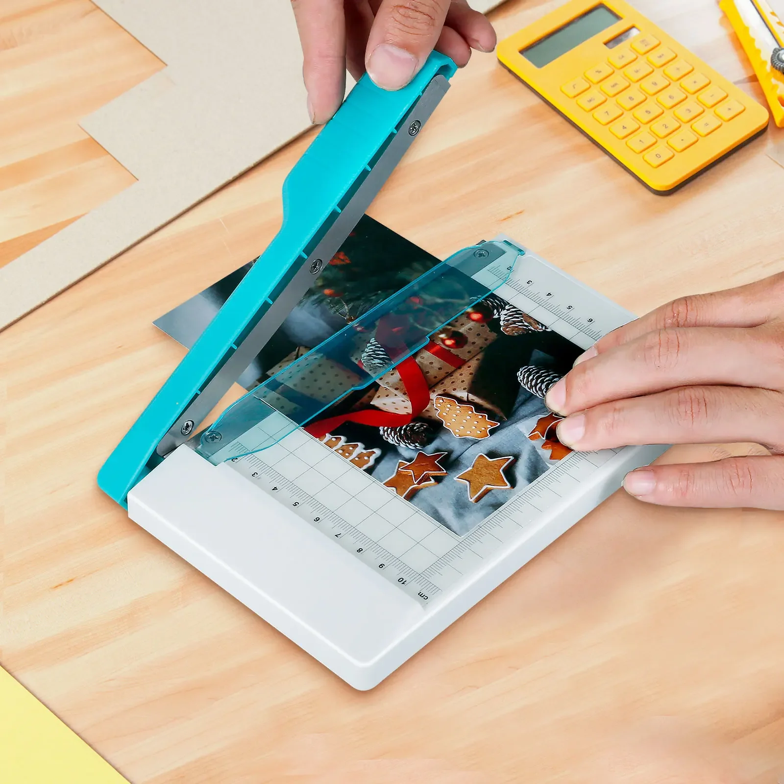 Papierschneider, 15,2 cm, Schnittlänge, kleiner Papierschneider, rutschfester Papierschneider, kompakte und tragbare Papierschneider mit gebogenem Streifen Image