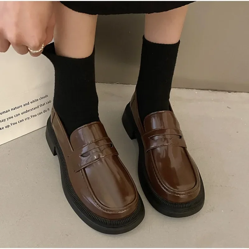 Braune Loafer für Damen, japanische Schüler, JK-Uniformschuhe, runde Zehen, Damen und Mädchen, Retro-Stil, runde Zehenpartie, Lolita-Cosplay-Schuhe, Größe 42