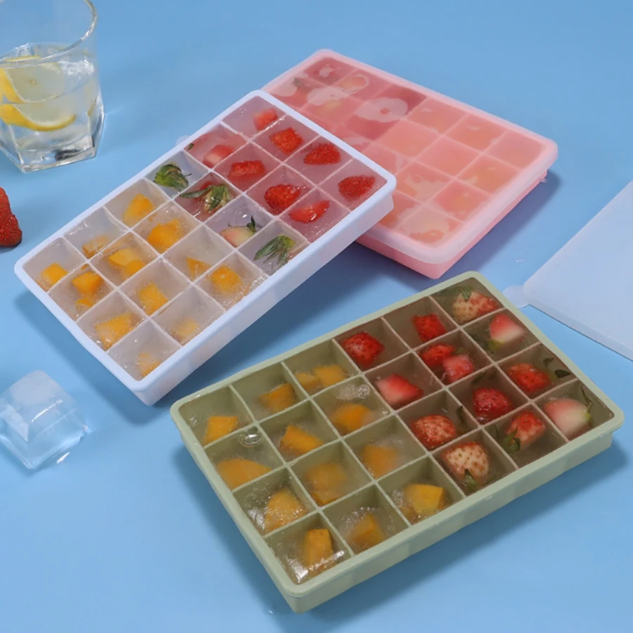 Im Angebot: Silikon-Eiswürfelform zum Einfrieren, stapelbares quadratisches Eiswürfelform für Cocktails, Whiskey, Saft, Kaffee, Silikon-Eiswürfelform Image