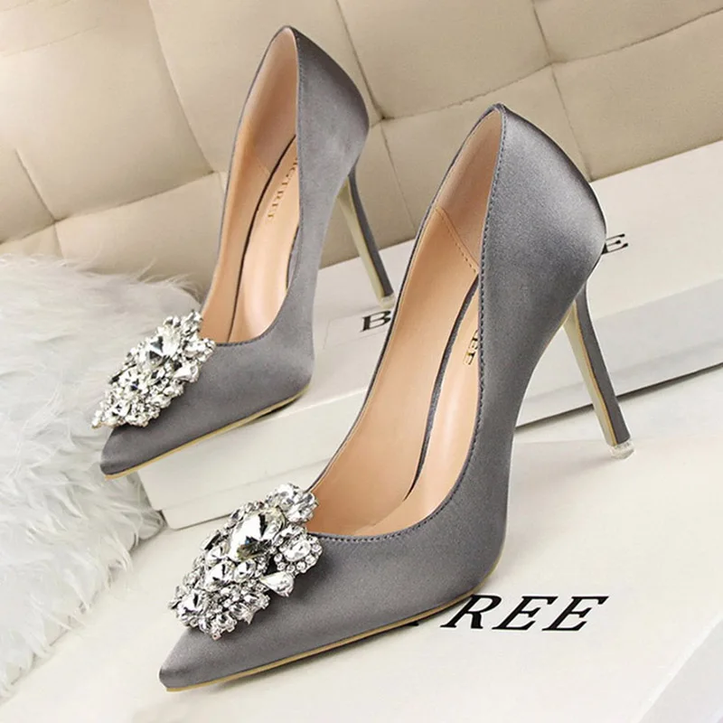 CINESSD Silber Grau Schwarz Frauen Braut Hochzeit Schuhe Faux Seide Satin Strass Kristall Flache Frau Pumps Stiletto High Heel