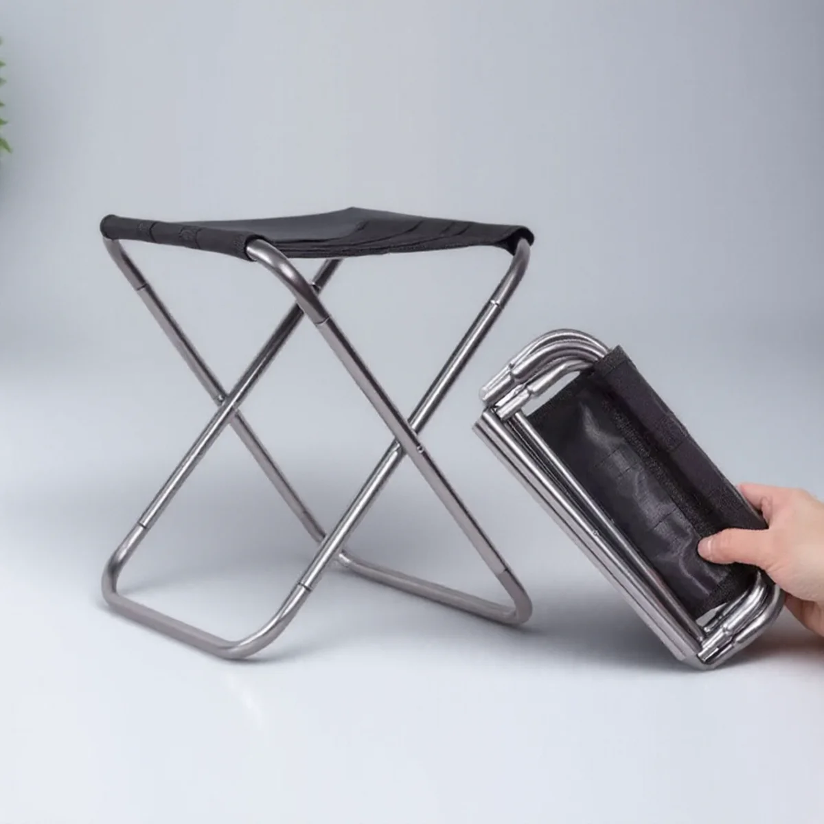 Ultraleichter Klapphocker aus Aluminiumlegierung, tragbarer Angelstuhl, Picknick im Freien, Camping, Freizeithocker, kompaktes vierbeiniges Design