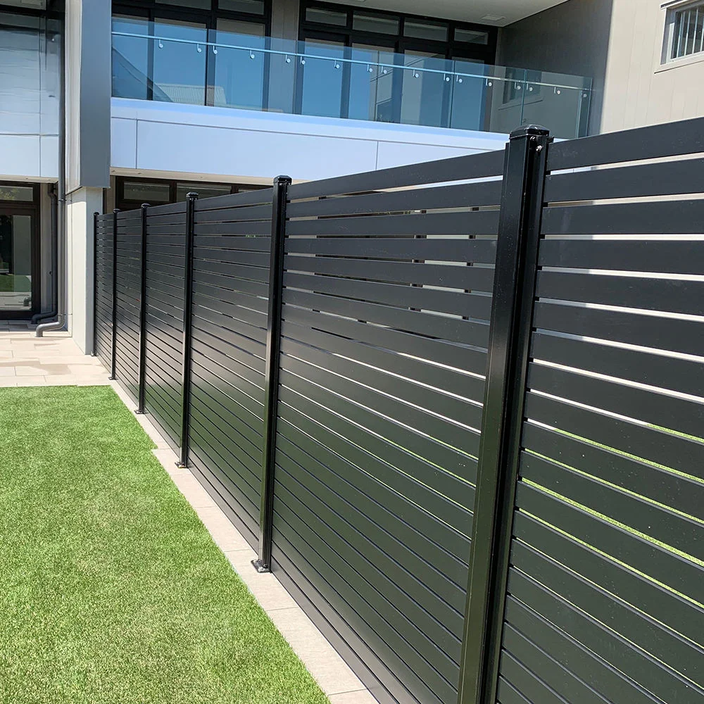 Recinzioni modulari dal design moderno Pannelli di recinzione a doghe per la privacy del cortile orizzontale in metallo di alluminio Recinzione da giardino per esterni