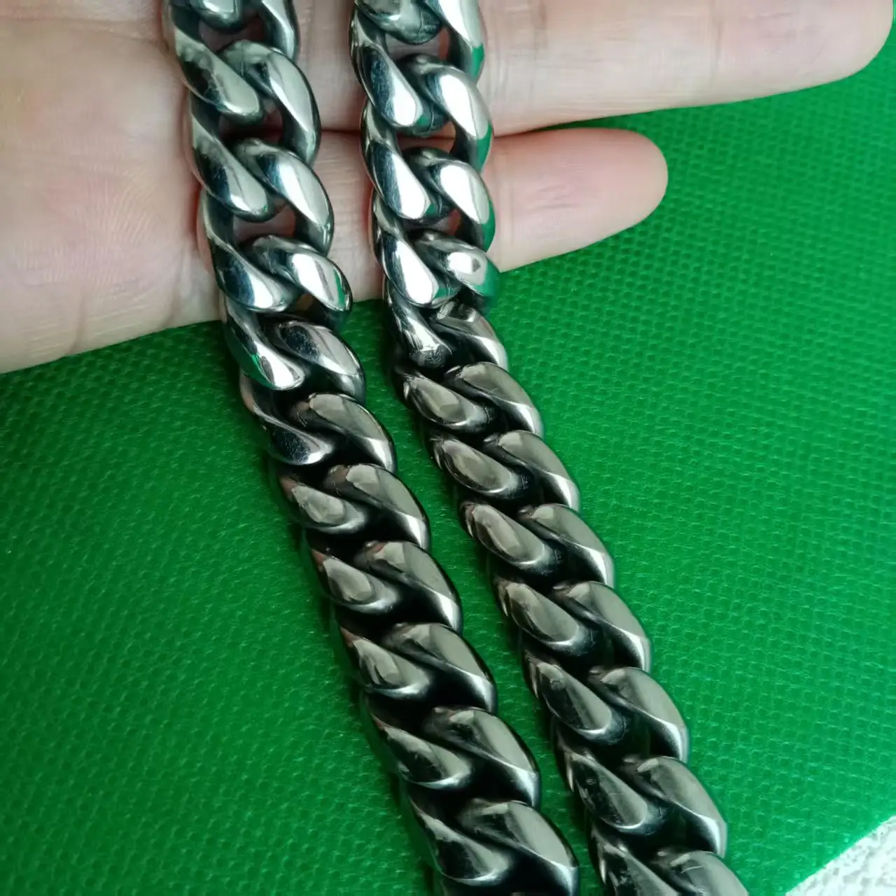 14 mm kubanische Gliederkette aus reinem Titan – Urban King-Ästhetik, hypoallergen, lichtbeständig, geeignet für den täglichen Gebrauch/Partykleidung, ideale Herren Image