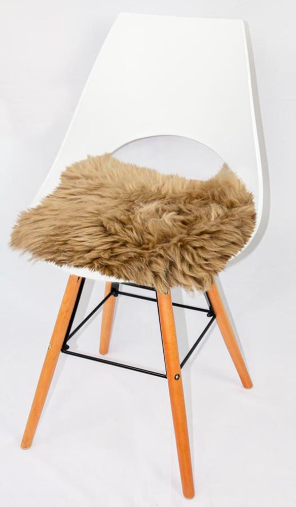 Stuhlkissen HEITMANN FELLE "Lamm, Sitzauflage eckig", braun (camelfarben, felloptik unifarben), B:44cm H:5cm L:44cm, Lammfell, Dekokissen_Sitzkissen_Kissenhüllen, 44x44 cm, echtes Lammfell, waschbar, auch als 2er oder 4er Set