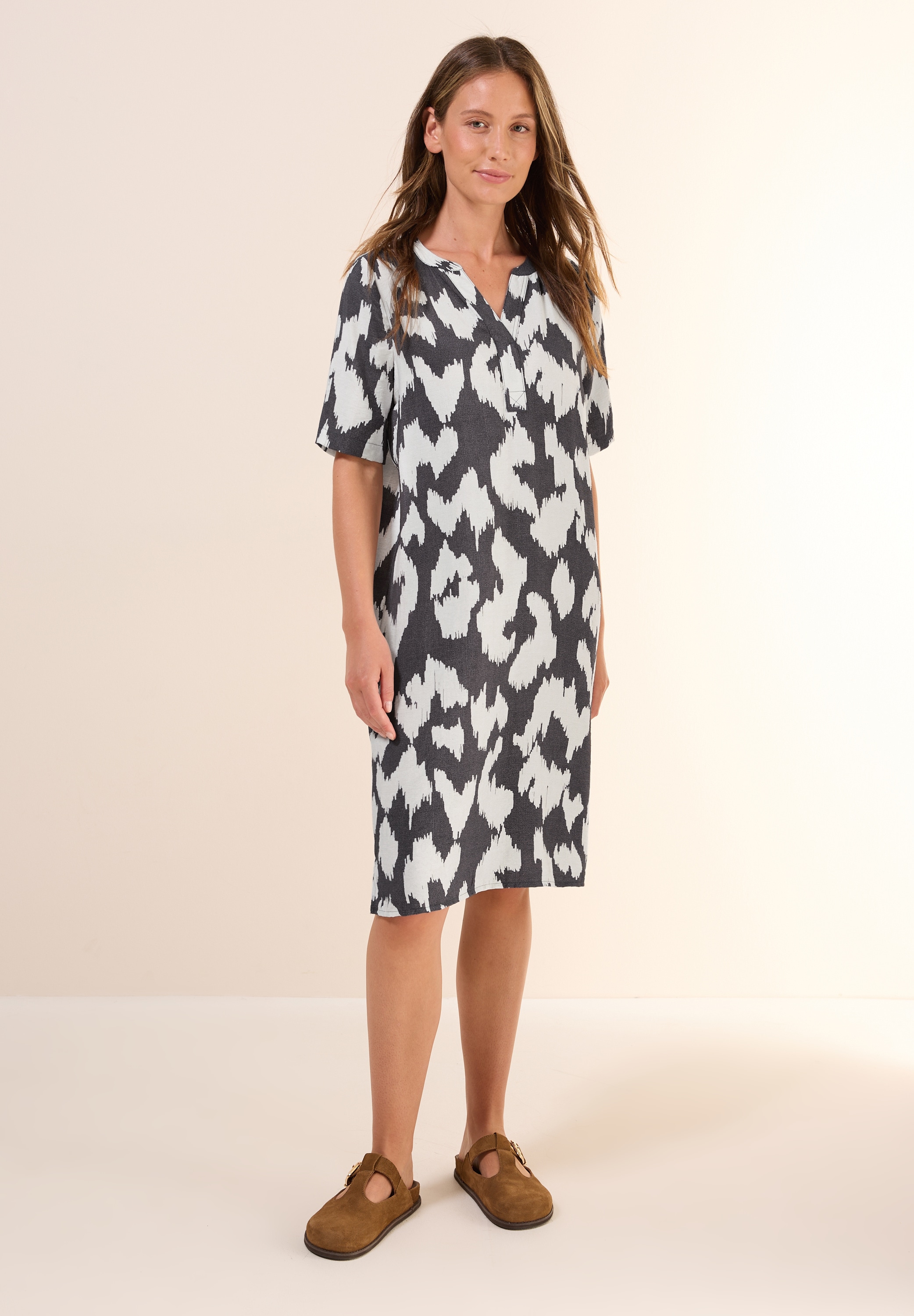 Sommerkleid CECIL, Damen, Gr. XS (36), US-Größen, grau (volcanic grau), Stoff, 88% Viskose, 12% Nylon, bedruckt, normal kniefrei, V-Ausschnitt, normaler Saum, Kleider Sommerkleid, knielang