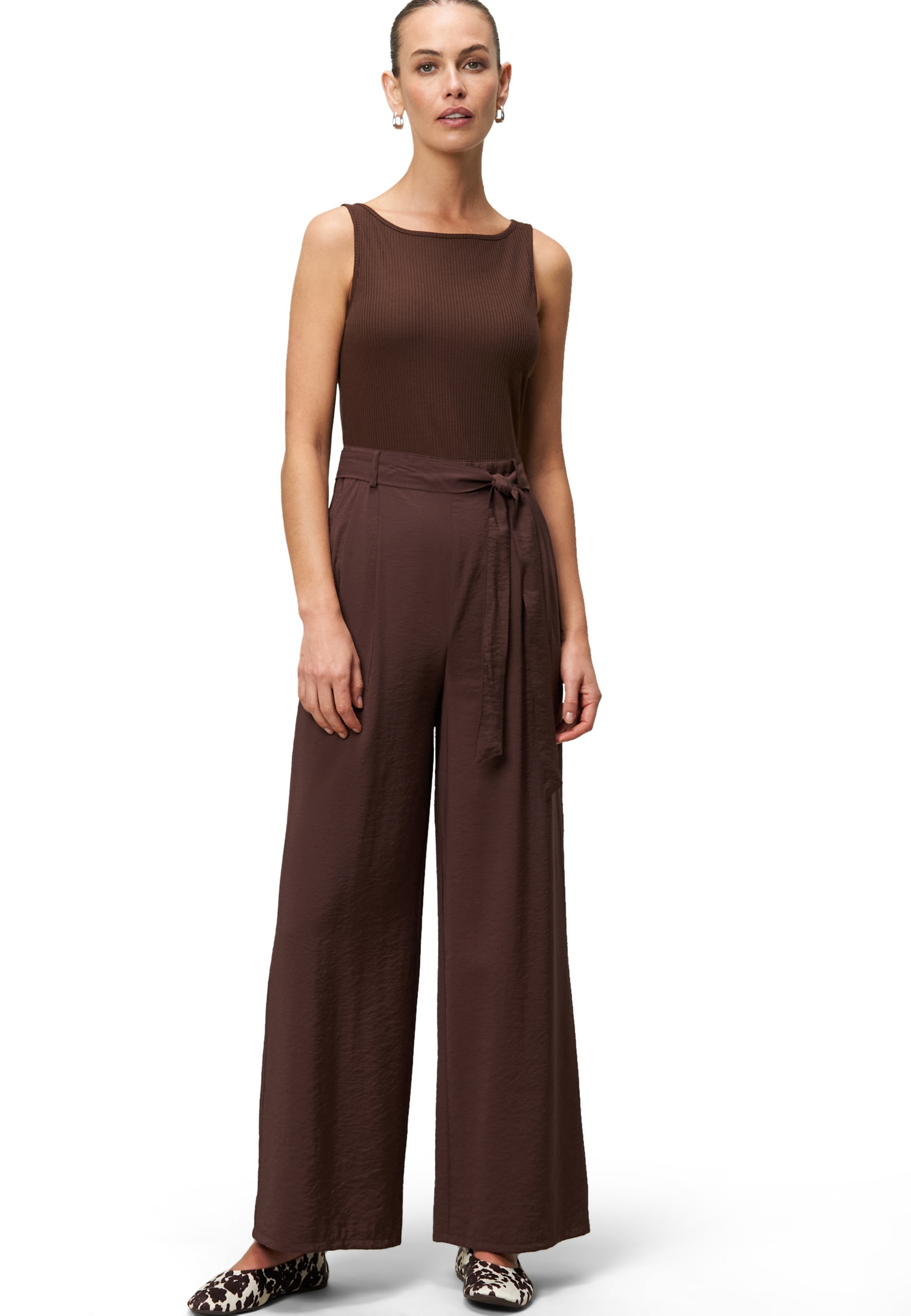 Overall ZERO "Damen Jumpsuit 2-in-1-Optik", Damen, Gr. 42, braun (chicory coffee), Web, Obermaterial: 86% Viskose, 14% Polyamid. Ärmelfutter: ohne Futter., unifarben, figurbetont knöchellang, U-Boot-Ausschnitt, Overalls, Gürtel Image