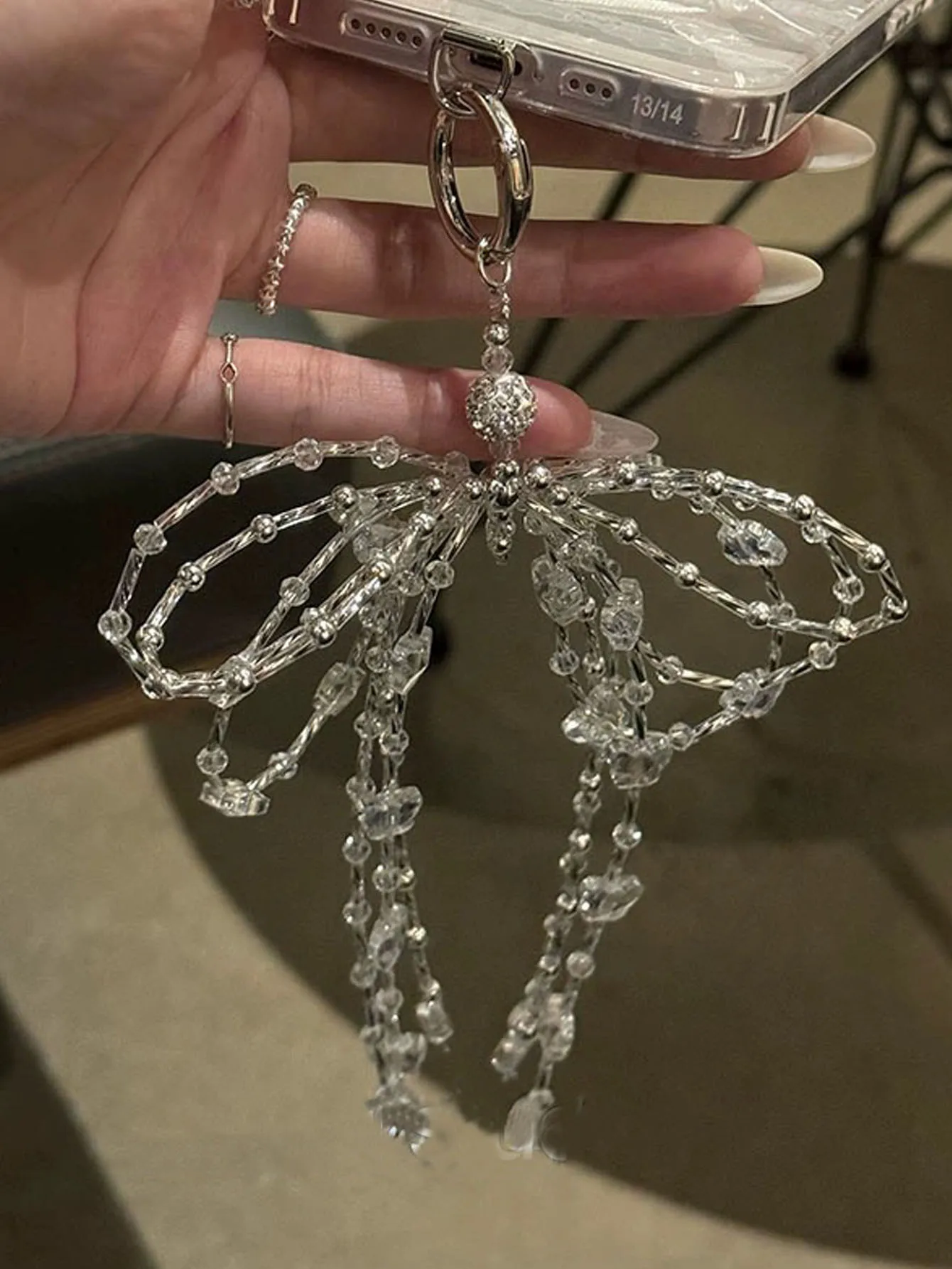 Große Schleife Mädchen Tasche Anhänger Universal Handykette Perlenkette Hängendes Seil Schlüsselanhänger Image