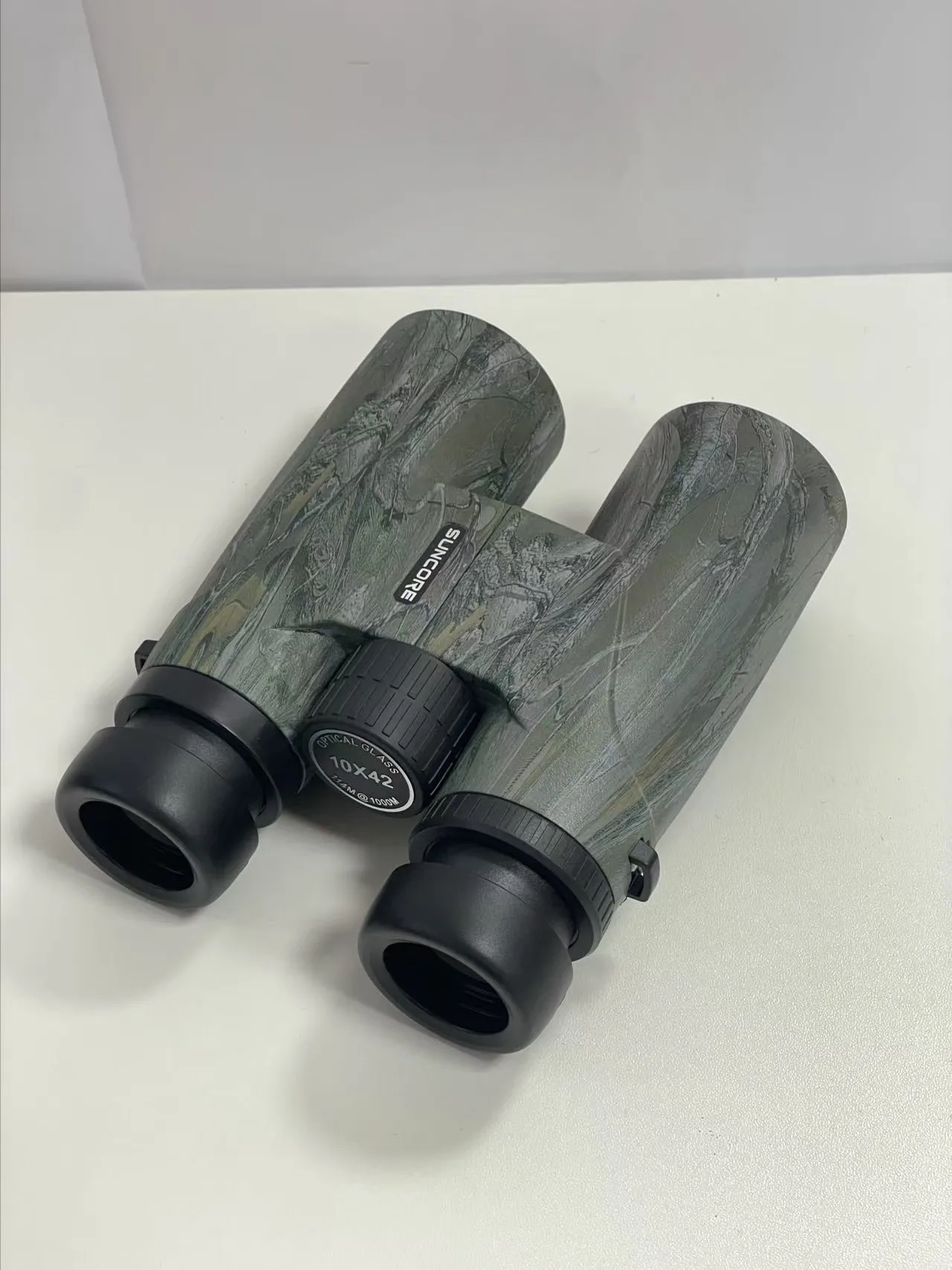 Camouflage SkyStar 10x42 Fernglas – leistungsstark, langlebig und perfekt für Outdoor-Abenteuer Image