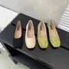 Plus Size Damen Flats Slip on Flache Schuhe Candy Color Damen Bootsschuhe Schwarze Loafers Faux