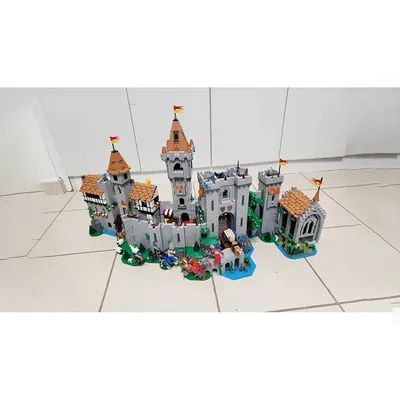 7202Moc Medieval Lion Knight's Tower Modular Castle Model Building Blocks DIY Creative Assembly Image