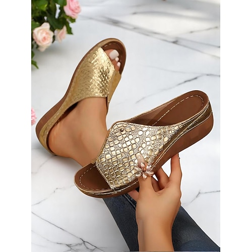 Damen-Sandalen mit goldener Krokodilprägung und Keilabsatz – stylische Slipper mit offener Spitze, perfekt für Strandurlaube, Gartenpartys, Brunch am Pool und Sommerspaziergänge Image