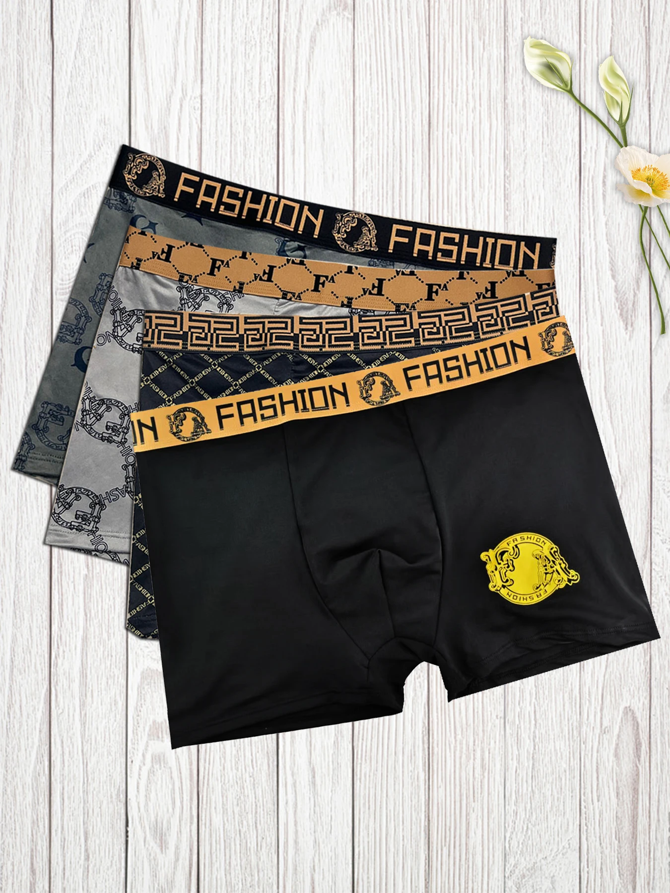 4-teiliges Set aus luxuriösen Herren-Boxershorts mit Rittermuster in Schwarz und Gold, lässige und bequeme atmungsaktive Unterwäsche für Herren Image