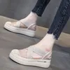 Niedrige Sandalen für Damen, Leder, 2023, Sommeranzug, weiblich, beige Schuhe, geschlossene Zehen, atmungsaktiv, All-Match-Clogs, Keilabsatz, bequem, Bla
