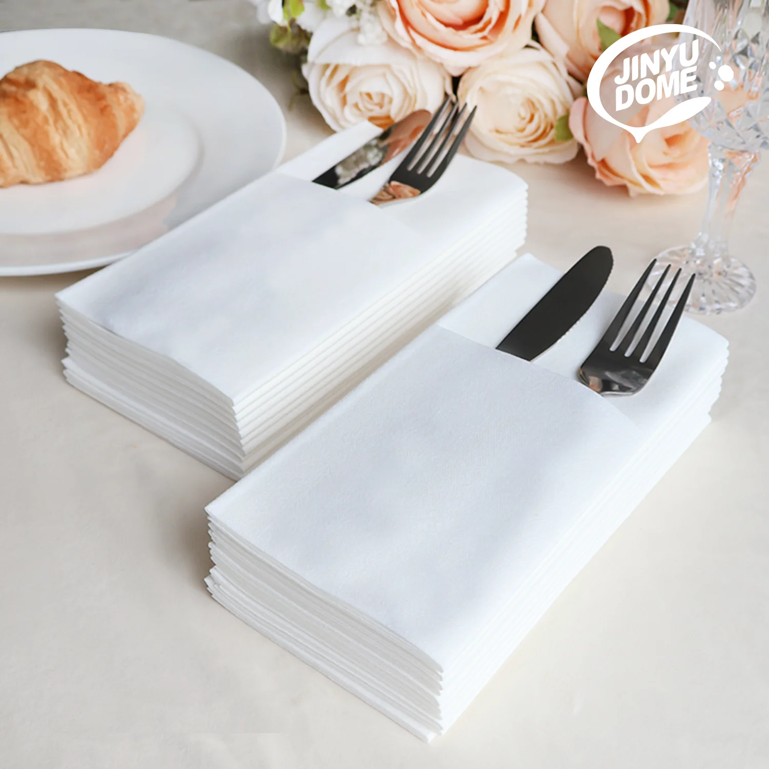 JINYUDOME 25/50 Stück weiße, vorgefaltete Servietten mit Leinengefühl, 39,9 x 39,9 cm, integriertes Besteck, Einwegtasche für Hochzeit, Party, Café Image