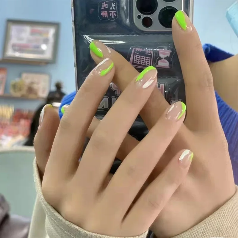 24 Stück künstliche Nägel im frischen und süßen Stil, komplett aus Acryl, zum Aufdrücken der Nägel, Kunstspitze, weiß, grün, Spleißen, kurzer Stil, abnehmbarer falscher Nagel Image