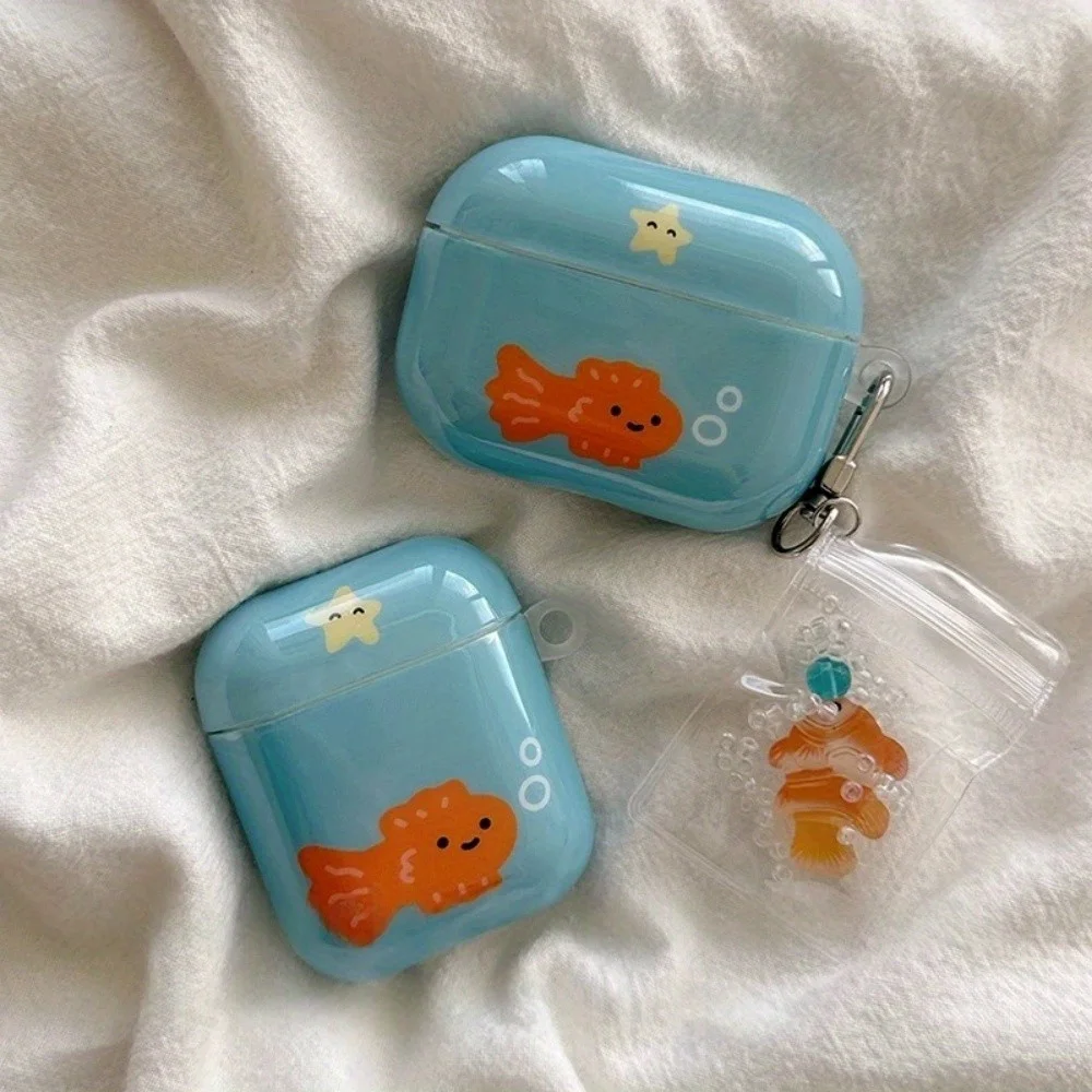 [TPY 4B41] süßer kleiner Goldfisch mit Anhänger für Airpods Pro 2 Apple Wireless Bluetooth Headset Case Airpods 4 neue AirPods 1/2 Image