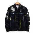 Giacca in denim nero strappato da uomo per la primavera e l'autunno. Spruzzi di vernice casuali.
