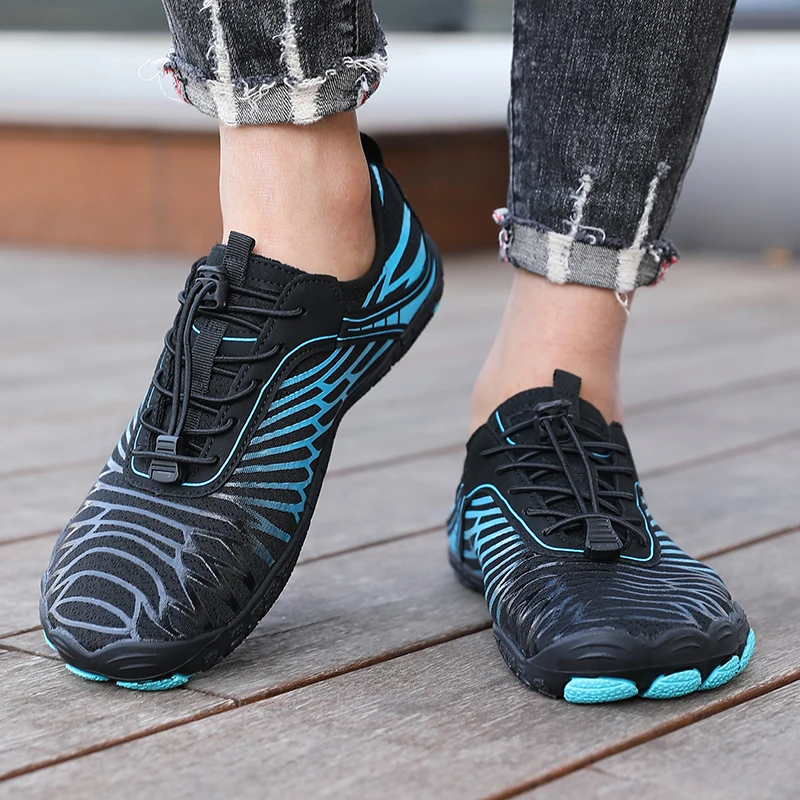 Aqua-Schuhe, schnell trocknend, Strand-Wasserschuhe, neue Unisex-Schwimm-Aqua-Hausschuhe, Barfuß-Surfen, Upstream-Turnschuhe, Sommer am Meer Image