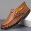 Klassische Leder-Loafer für Herren – elegante beige Slip-On-Schuhe mit runder Spitze, ideal für Business- und Freizeit-Outfits