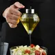 Dispenser per lattina di olio d'oliva in vetro diamantato con supporto Dispenser per olio d'oliva da cucina Bottiglia per dispenser di olio e miele Utensili da cucina