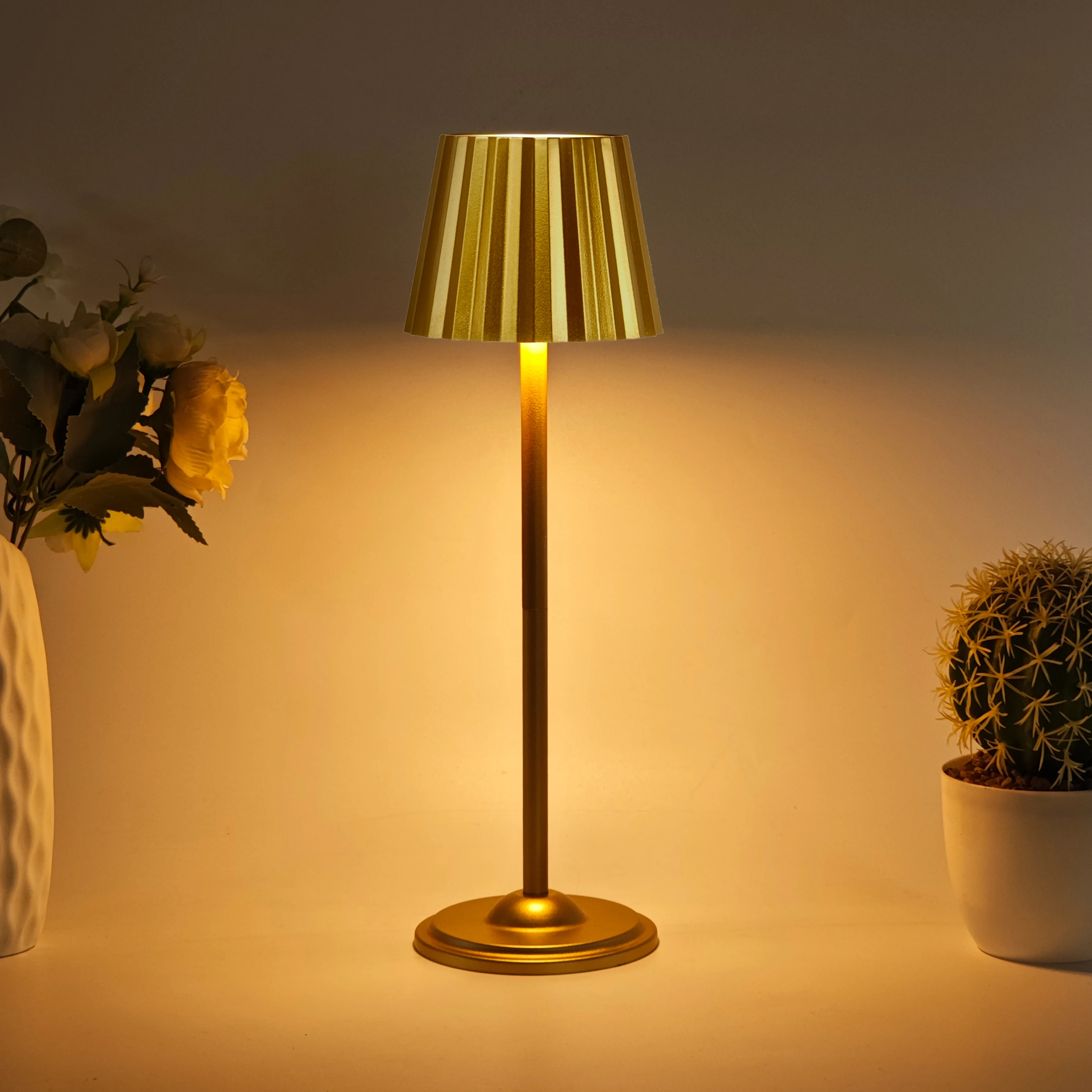 LED Touch Sensor Tischlampe 3-farbig Desktop Nachtlicht Nachttisch kreative Umgebungslichtleiste Außendekoration Zimmer Außendekoration