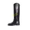 Kniehohe Stiefel aus schwarzem, mattem Leder, runde Zehenpartie, flach mit weißer runder Zehenpartie, Slip-On-Mittelhoher Absatz, Runway 2025, Winter-Damenschuhe