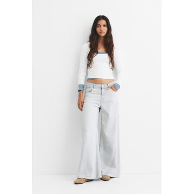 Low-Waist Wide-Leg Jeans